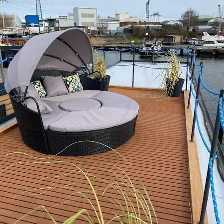 Premium Hausboot Sonneninsel Lübeck